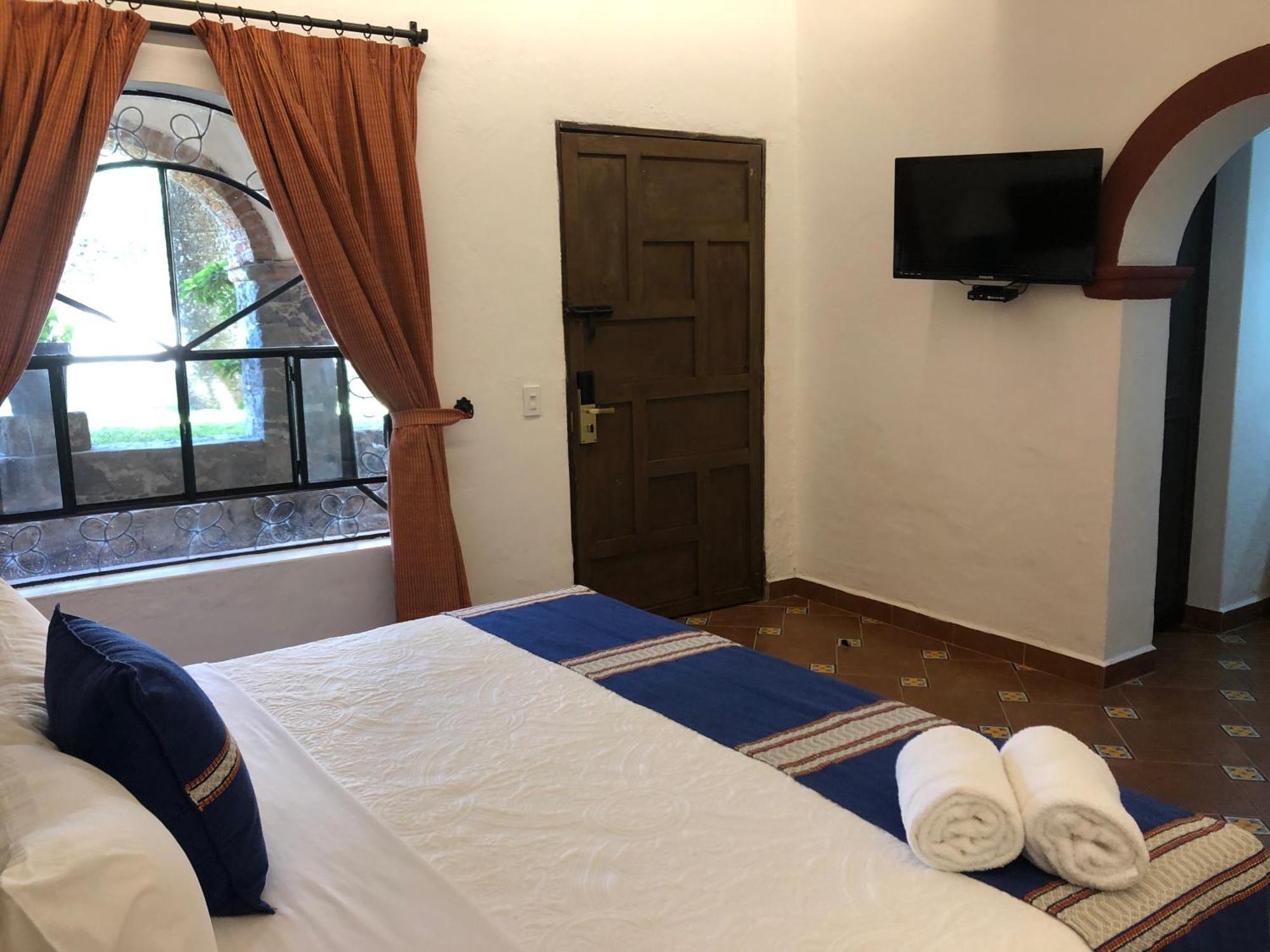 Hotel Hacienda Monteverde Альенде Номер фото