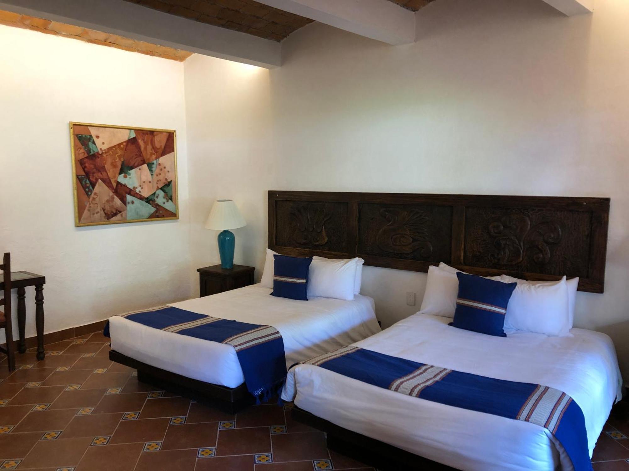 Hotel Hacienda Monteverde Альенде Номер фото